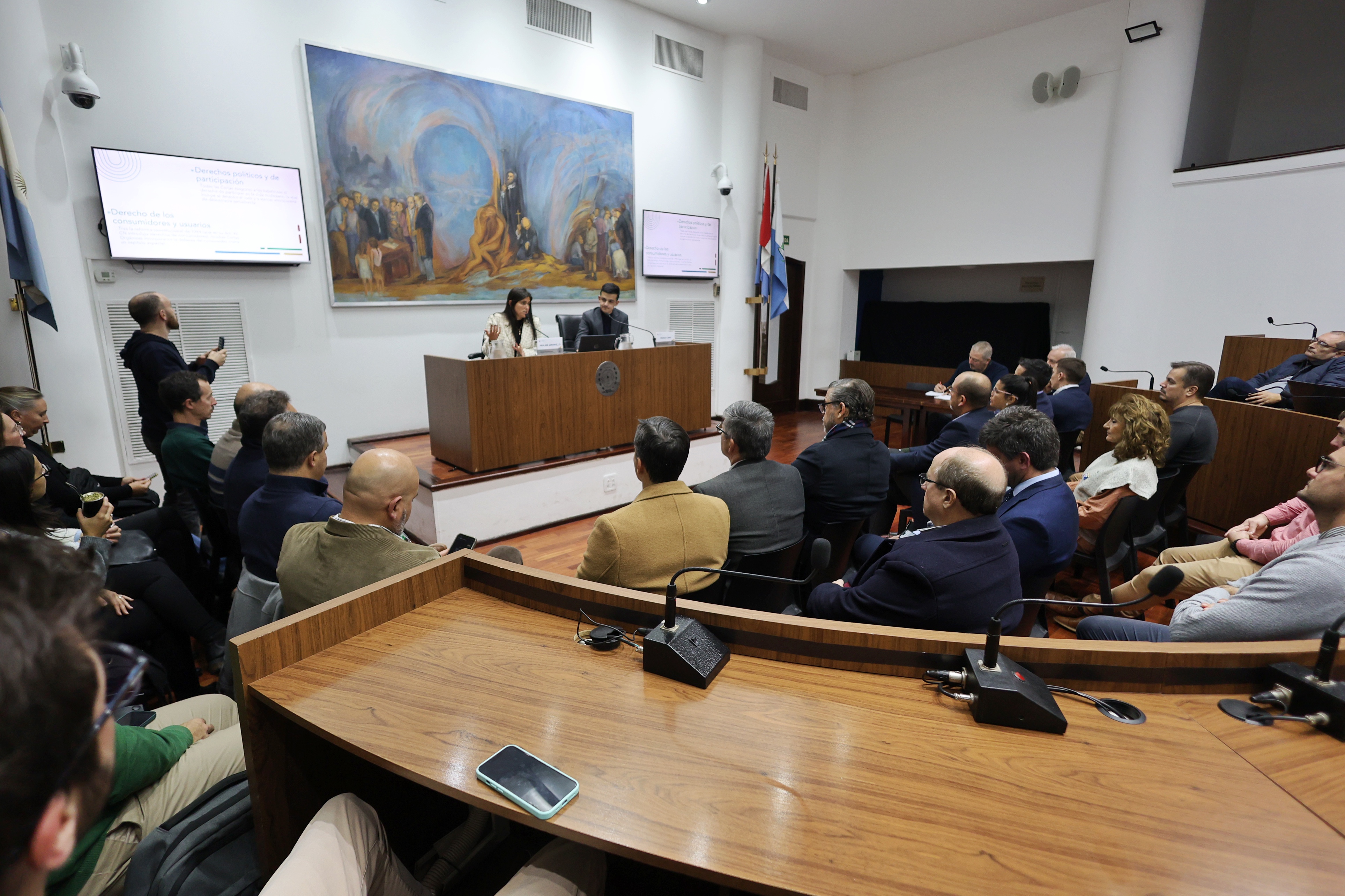 Análisis comparativo de cartas orgánicas municipales del país