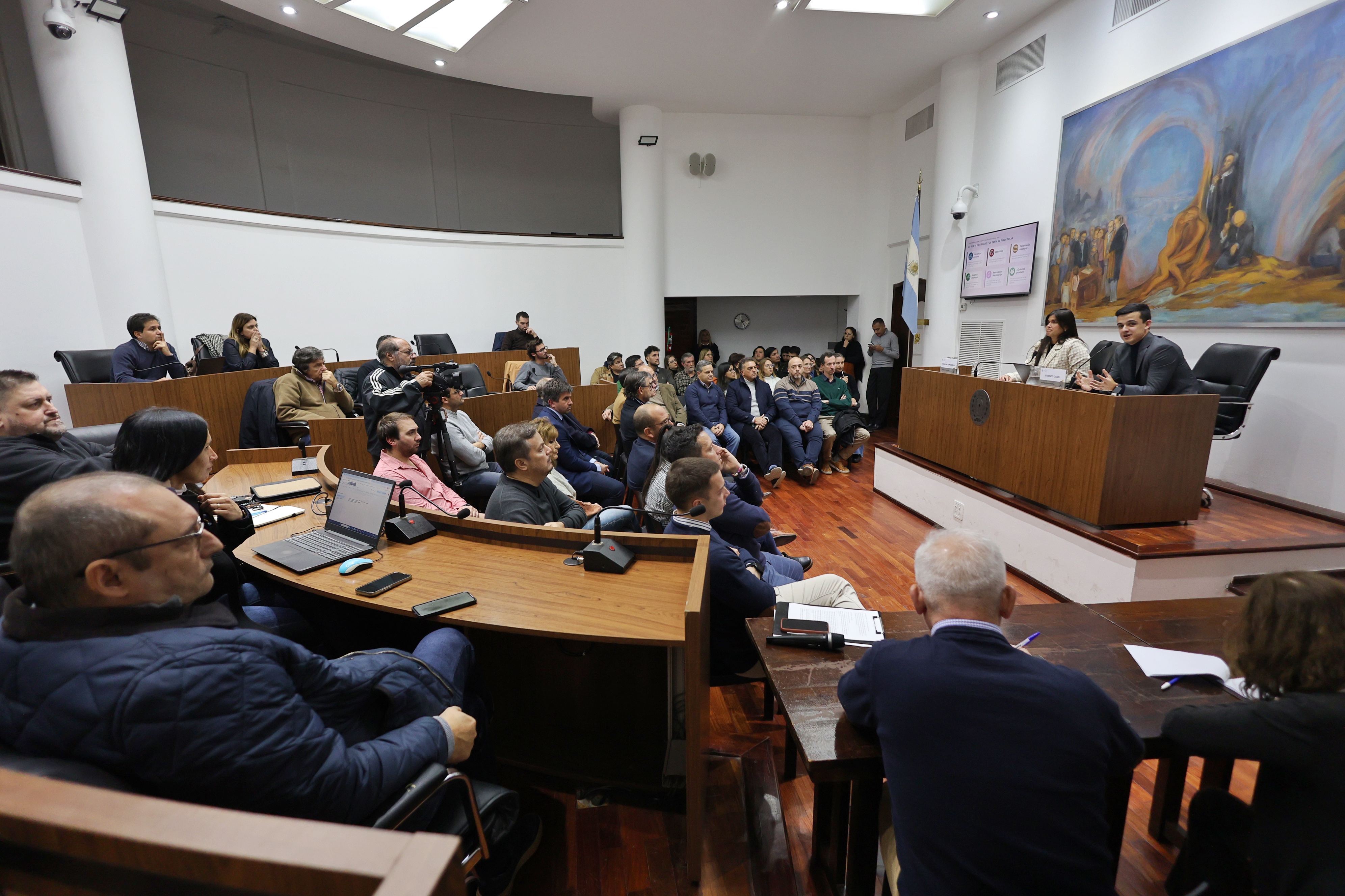 Análisis comparativo de cartas orgánicas municipales del país